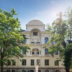 https://hotel-uhland.getmunichhotels.com